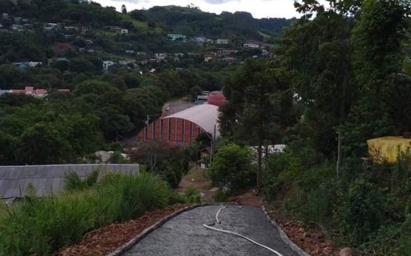 A Secretaria Municipal de Urbanismos juntamente com a Administração Municipal realizou Pavimentação em Concreto na entra