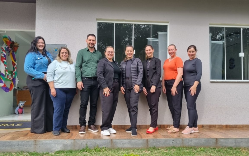 Prefeito e Secretaria de Assistência Social Recebem Assessor Leandre Dal Ponte da SEMIPI para Discutir Projetos Sociais 