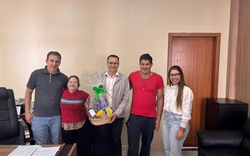 Administração Municipal recebe visita de cortesia da Escola de Educação Especial Renascer – APAE