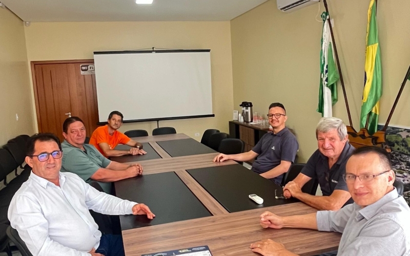 Prefeito Recebe Visita do Gerente da CRESOL e Lideranças da Cooperativa