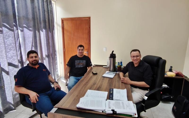 Prefeito Recebe Representantes da Copel para Alinhar Demandas do Município
