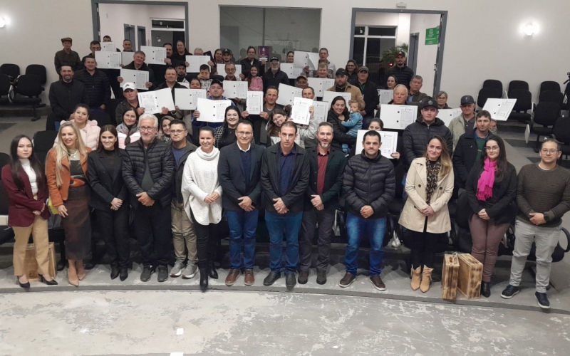 Entrega de Títulos de Posse a Mais 33 Famílias em Salgado Filho