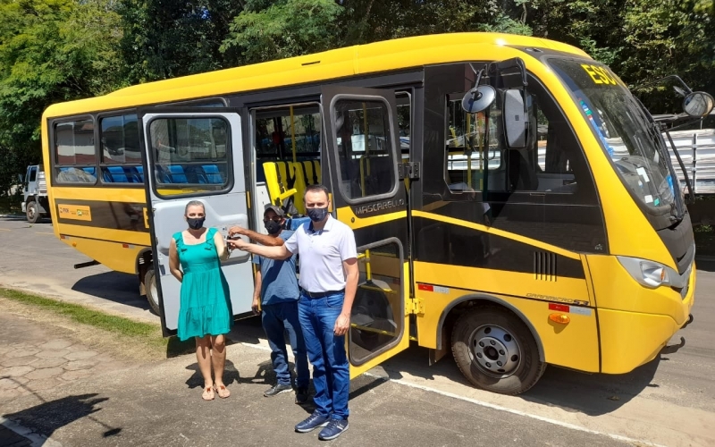 MUNICÍPIO É CONTEMPLADO COM ÔNIBUS ESCOLAR 