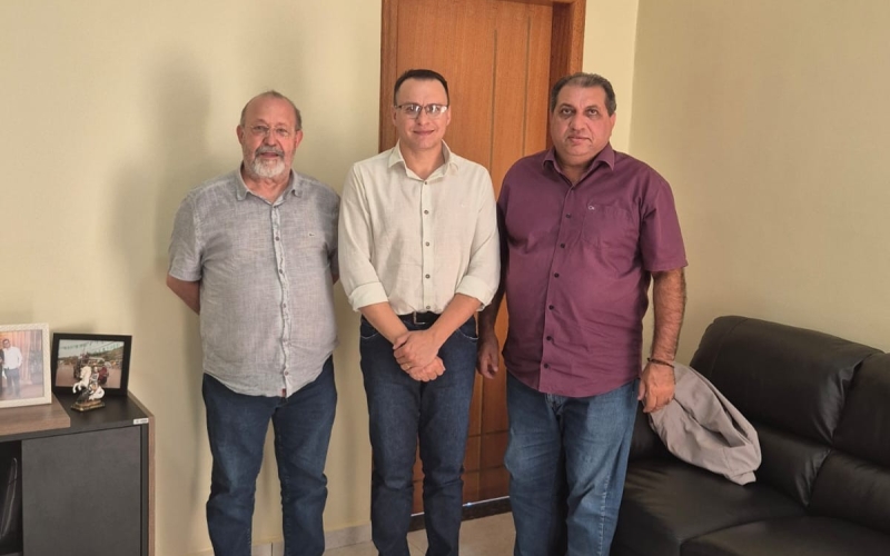 Recursos e Melhorias para o Município São Tema de Encontro com Assessores Parlamentares