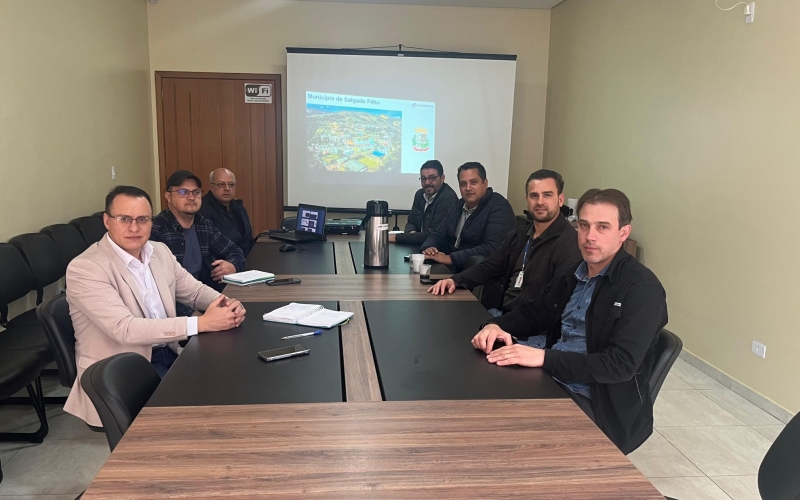 Expansão da Rede de Esgoto: Reunião com Representantes da SANEPAR